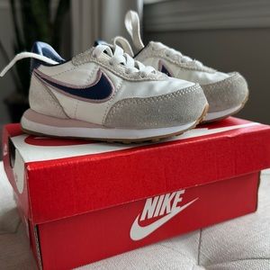 Nike Waffle Trainer 2 Size 5c